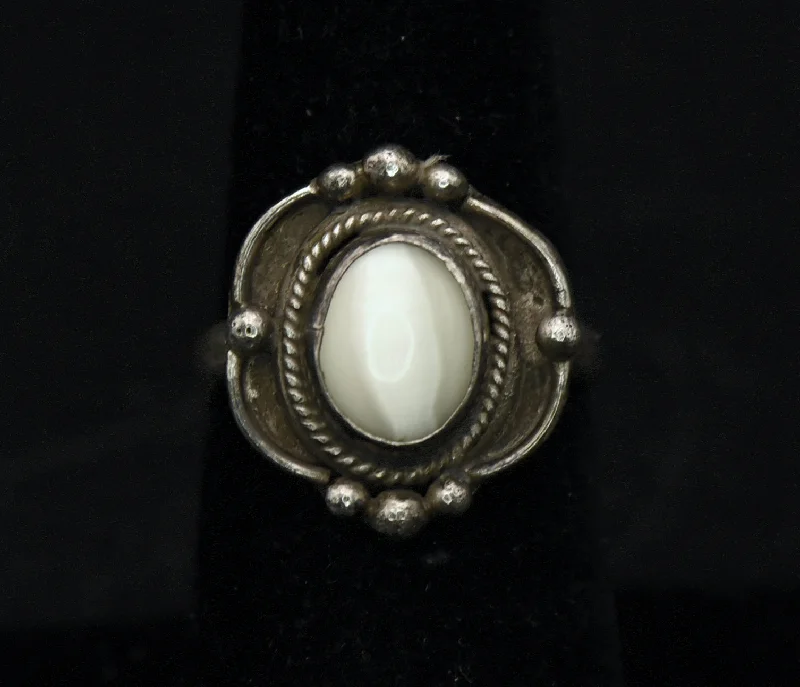 Ladies rings sleek elegance -Vintage Sterling Silver Cat's Eye Glass Ring - Size 6.75