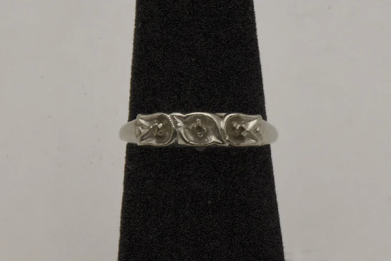 Ladies rings sculpted shine -Vintage 14K White Gold Ring - Size 5.75 MISSING STONES