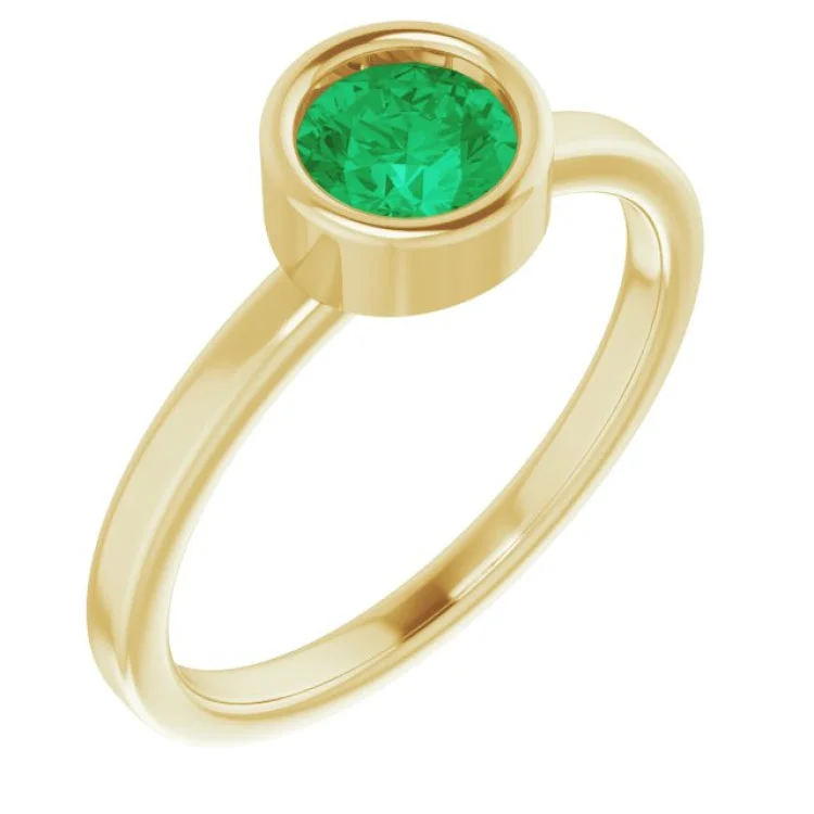 Ladies rings spiral shine -14K Yellow 5.5 mm Natural Emerald Ring