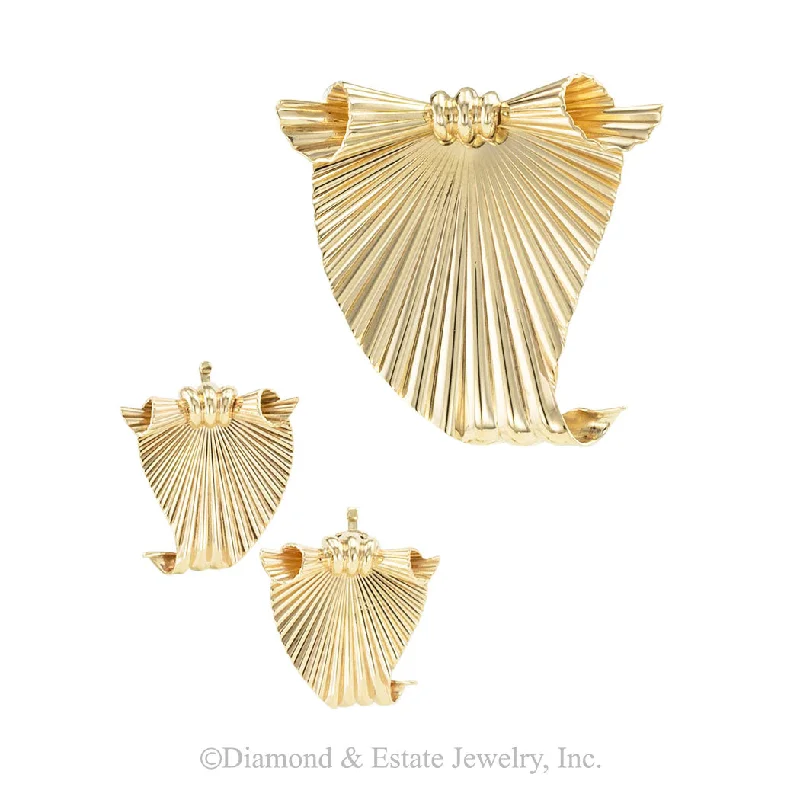 Ladies earrings with mixed elegance -Retro Yellow Gold Brooch Matching Clip On Earrings Set