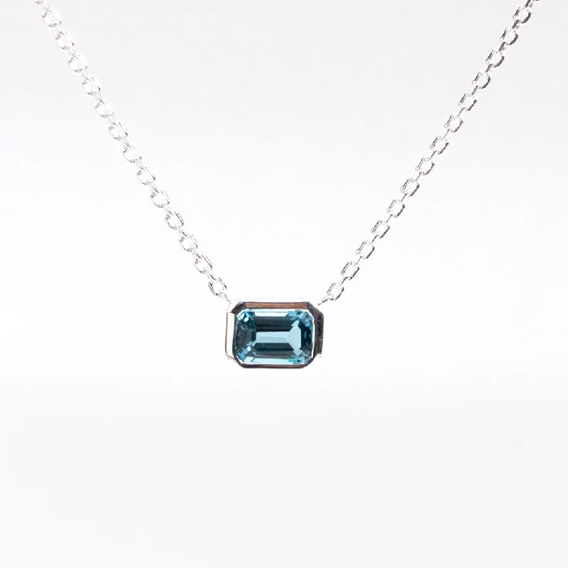 ladies-party-figaro-chain-necklaces-Blue Topaz Bezel Set Solitaire Silver Necklace