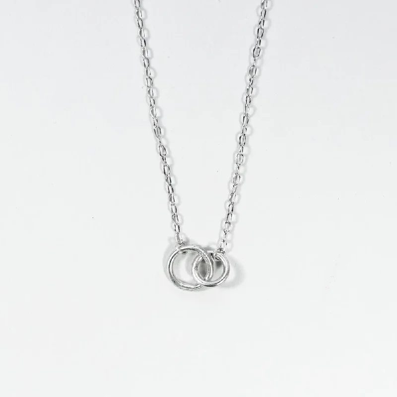 ladies-modern-y-drop-necklaces-Silver Interlocking Circle Necklace