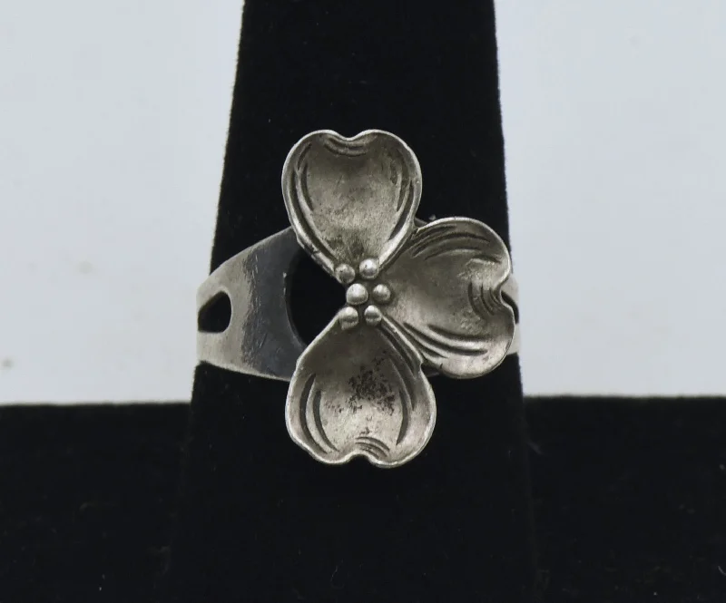 Ladies rings with ridge elegance -Beau - Vintage Sterling Silver Dogwood Flower Adjustable Size Ring - BROKEN